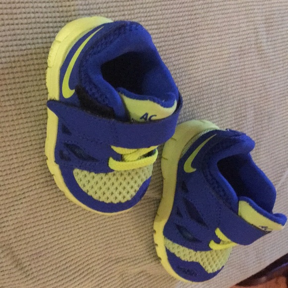 Baby Nike - Picture 2 of 4